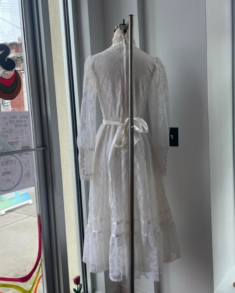 1970’s Cottage Core White Lace Dress - Image 5
