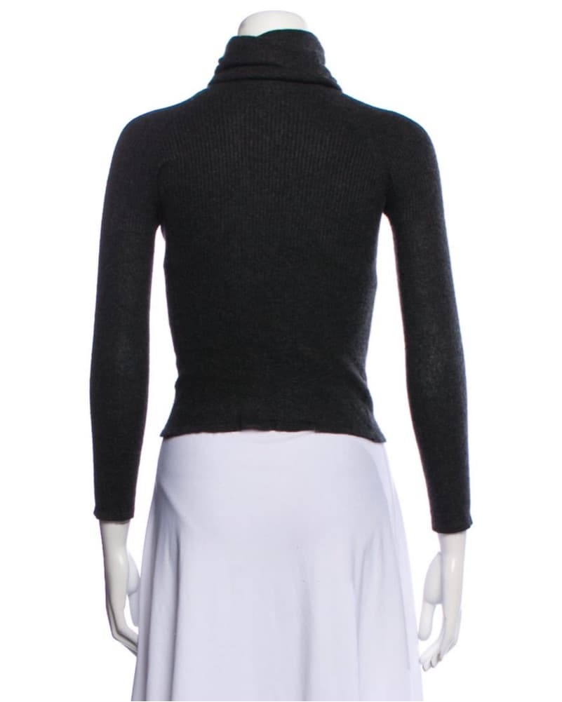 Vintae chanel Cashmere Sweater  - Image 4