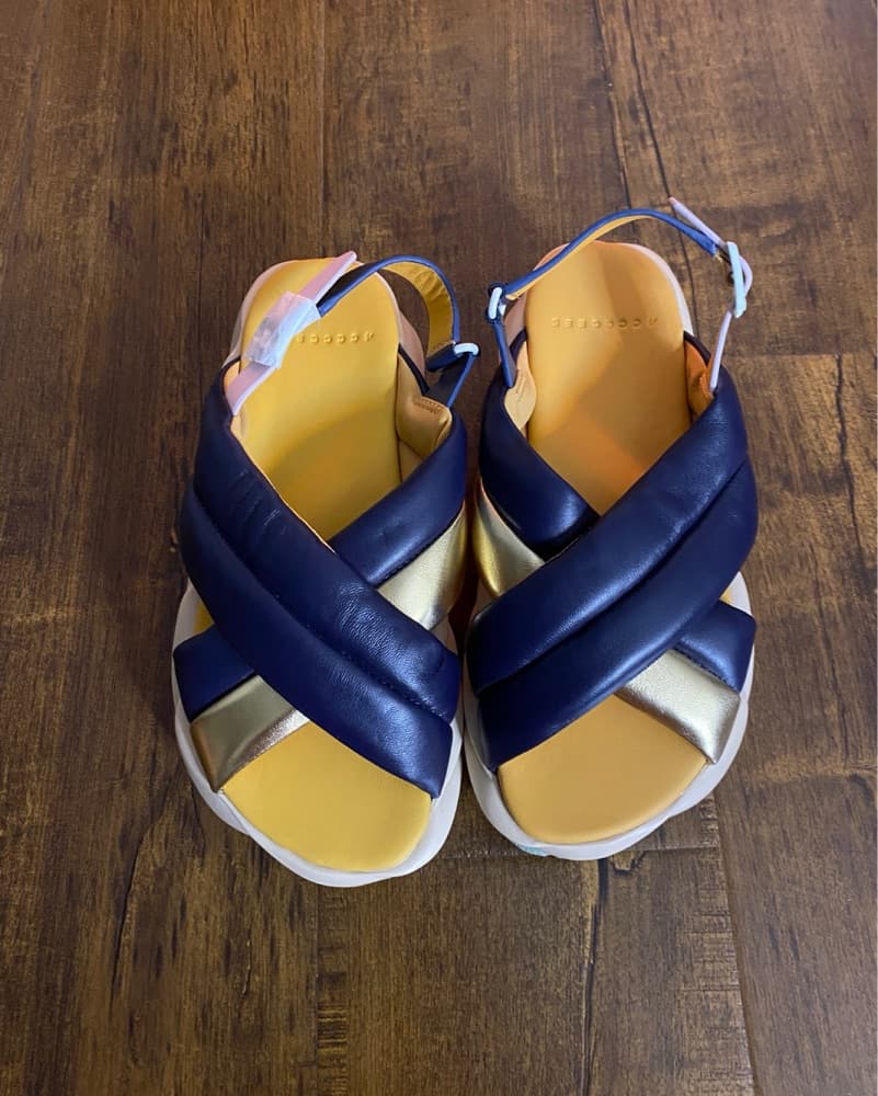 Chic Navy and Tan Sandals - Image 1