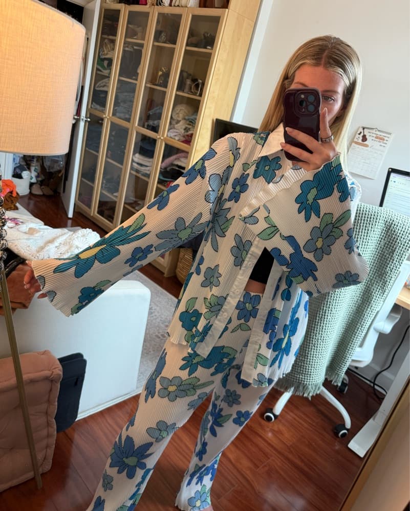 White And Blue Floral Pants And Top Set - Image 4