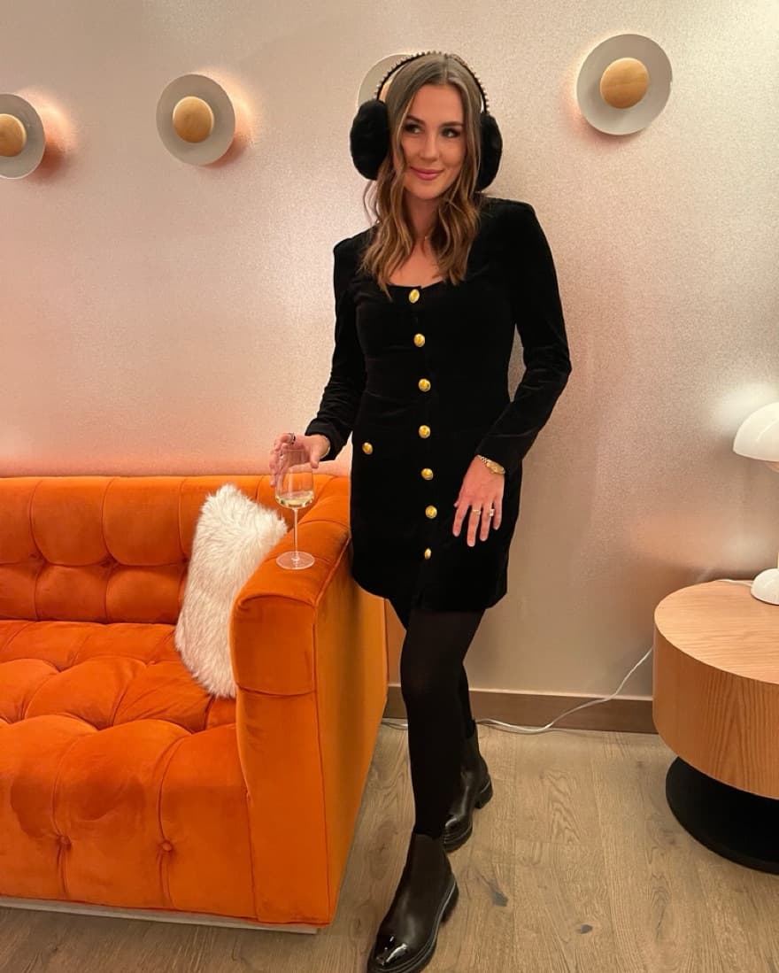 Chic Black Coat with Golden Buttons - Image 1