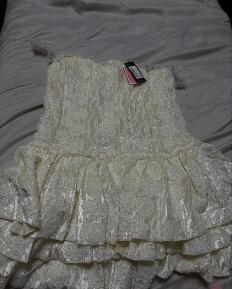 Elegant Lace Tiered Dress - Image 5