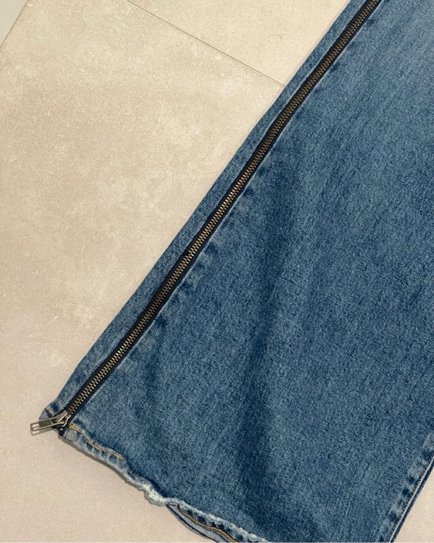Alice + Olivia Jeans Medium Wash - Image 5
