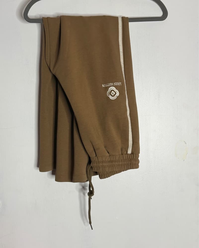 Louis Vuitton Joggers Brown - Image 3