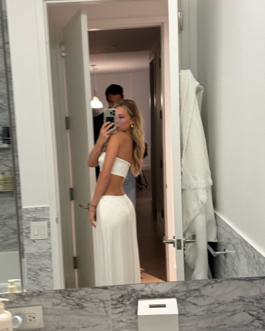 White Retrofete gown - Image 2
