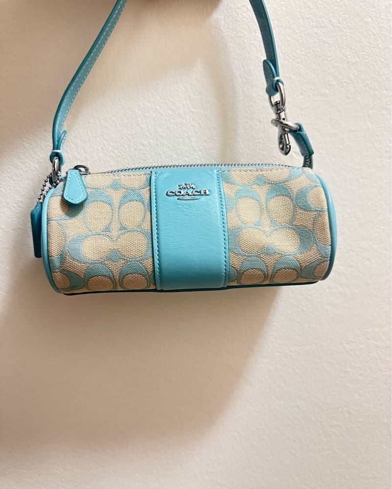Origianl Coach Leather Barrel Bag - Image 3