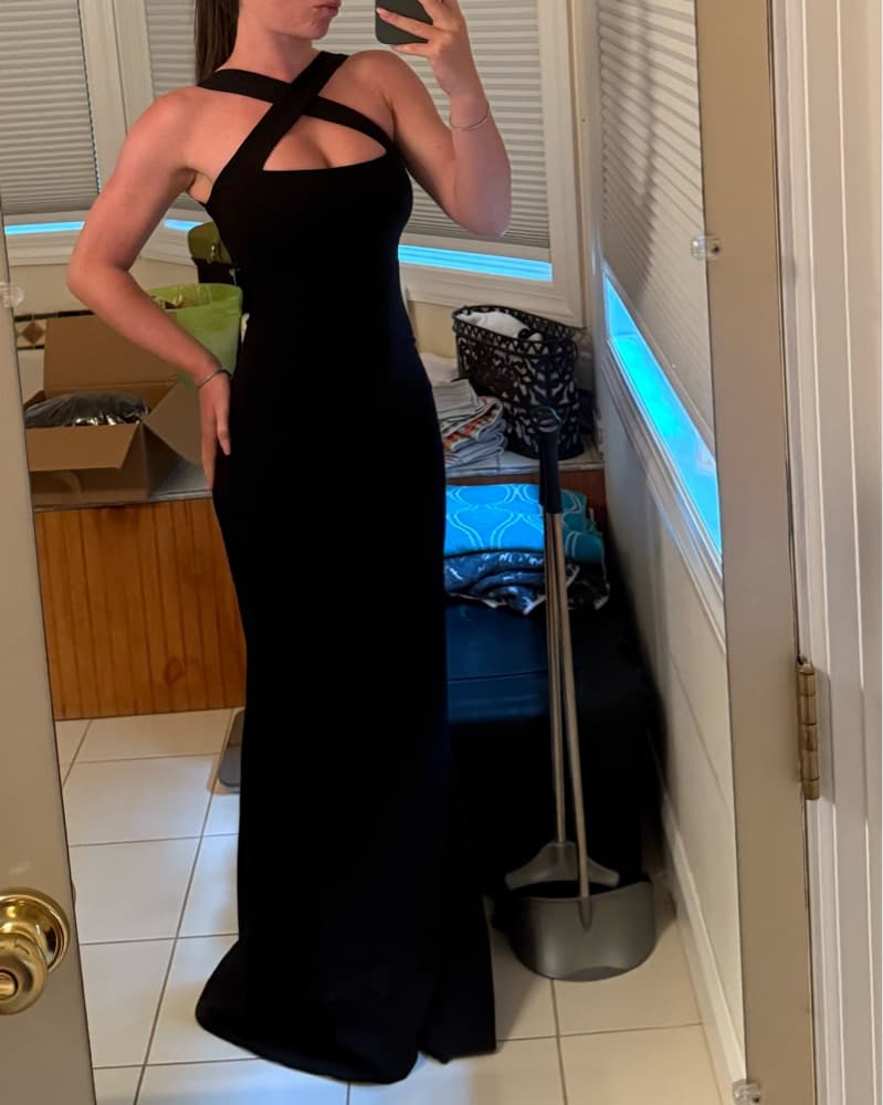 Sleek Halter Neck Maxi Dress - Image 3