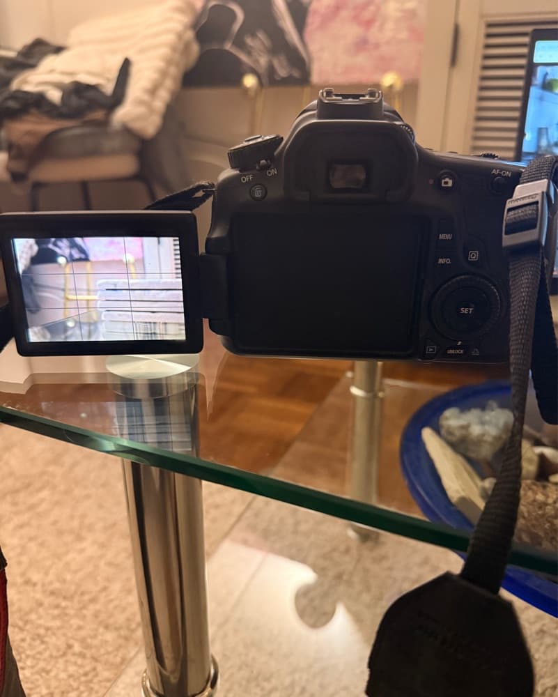 Canon EOS 60D DSLR Camera + 18–55mm Stab - Image 3