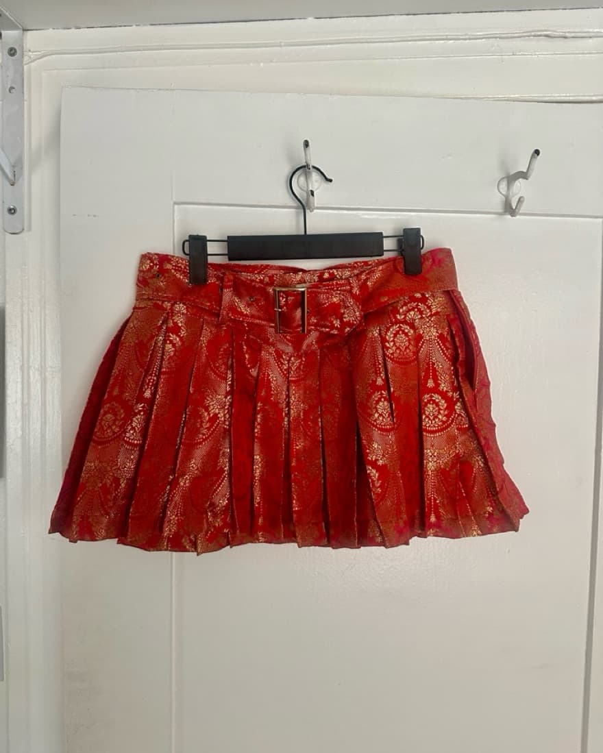 Svarini Red Pleated Belted Mini Skirt - Image 3