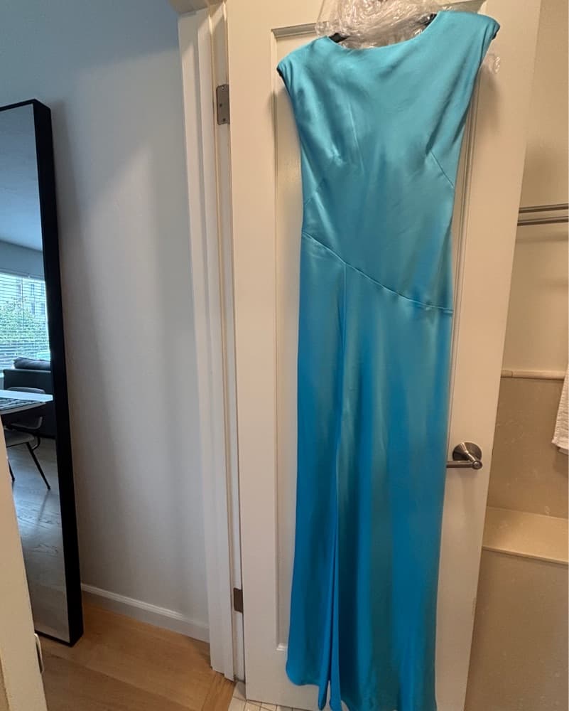 Stunning Aqua Blue Formal Gown - Image 3