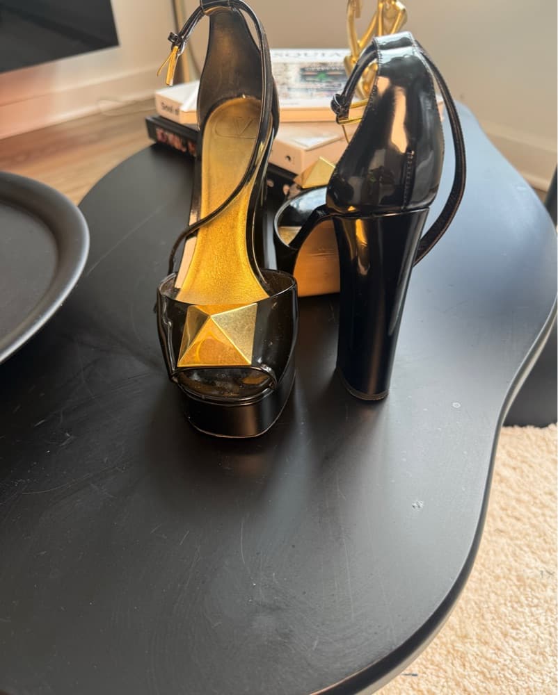 Striking Sculptural Platform Heels - Image 4