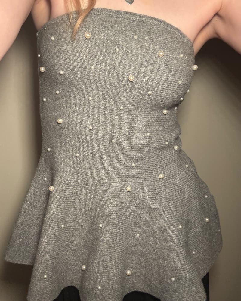 Knit gray peplum tube top with pearls - Image 3