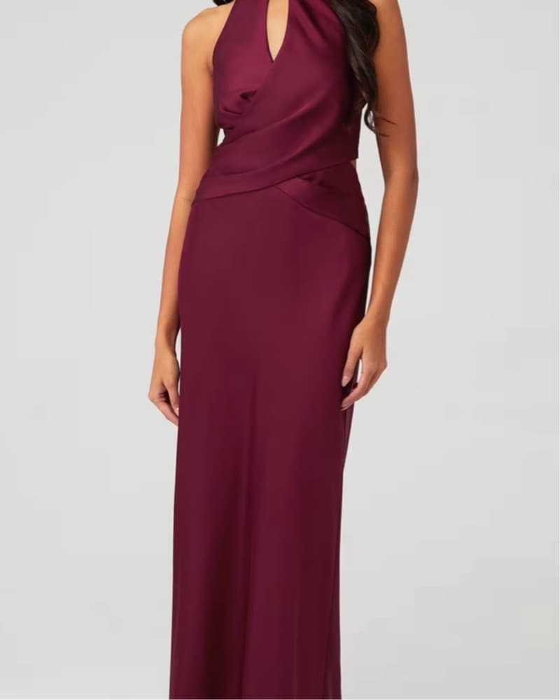 Elegant Burgundy Maxi Dress - Image 2