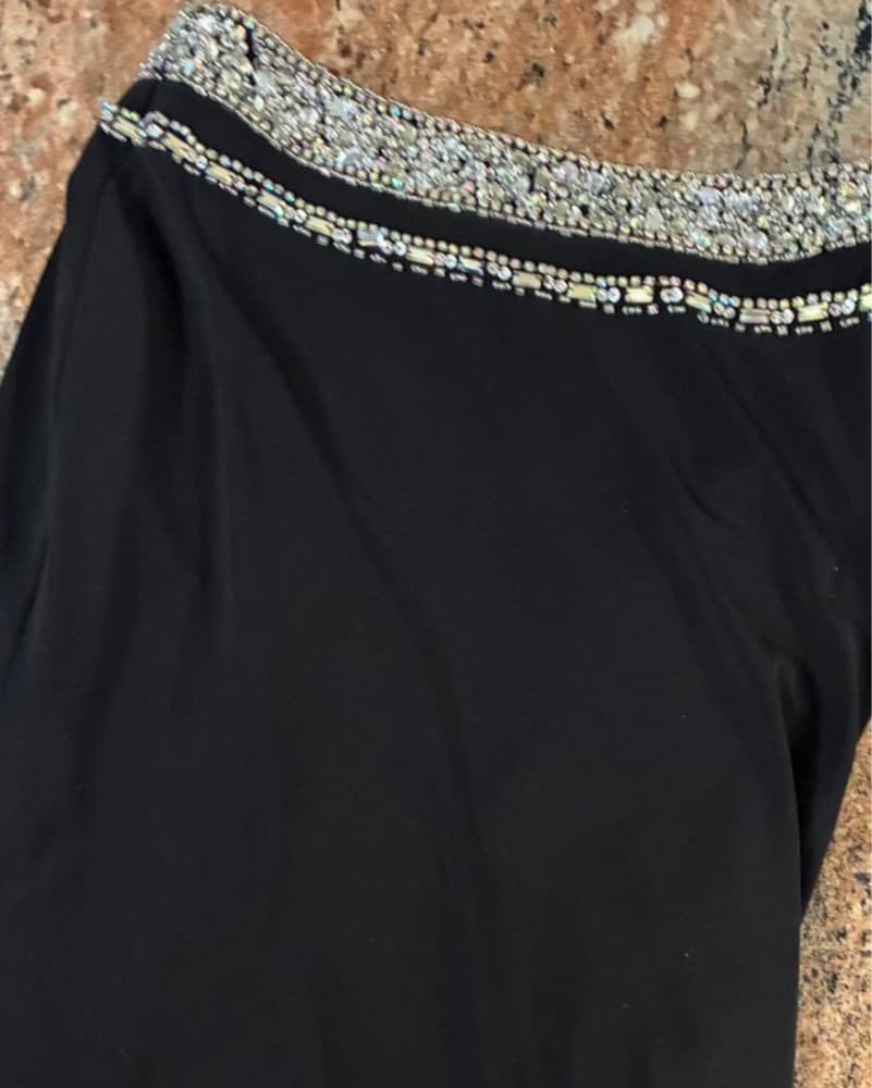 Opulent Sequin-Embellished Black Gown - Image 4