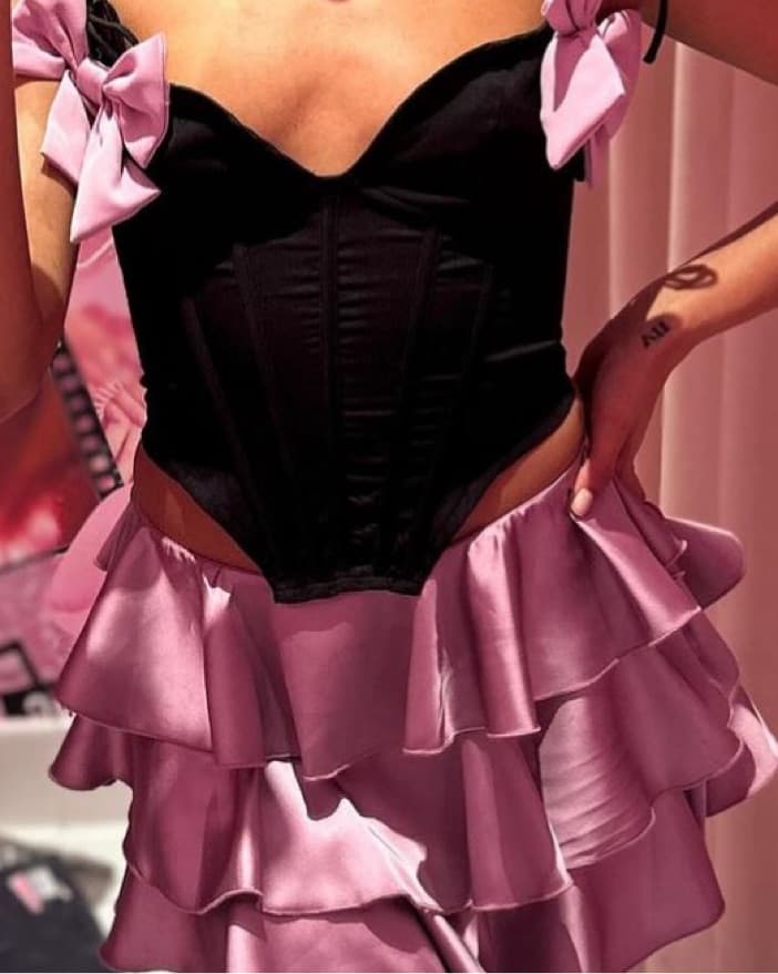 Bow Detail Corset With Pink Skirt Set - Image 3