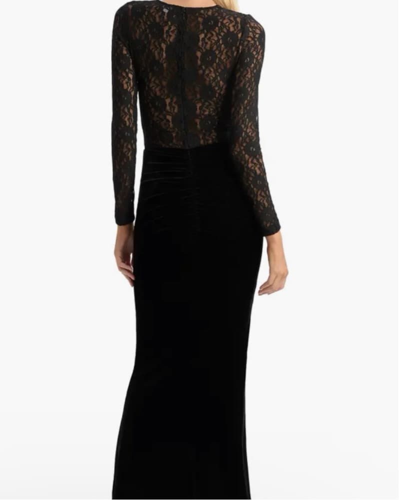 Elegant Velvet and Lace Gown - Image 5