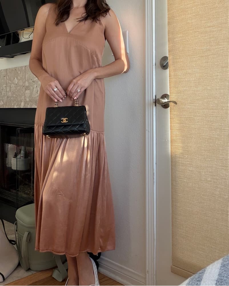 Elegant Blush Midi Dress with Chic Quilted Bag - Image 2
