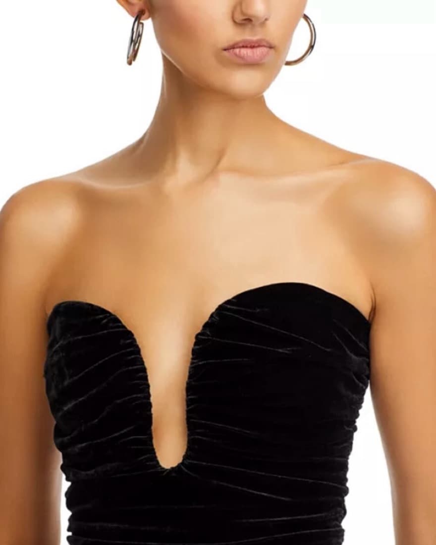 Elegant Black Plunge Evening Gown - Image 4