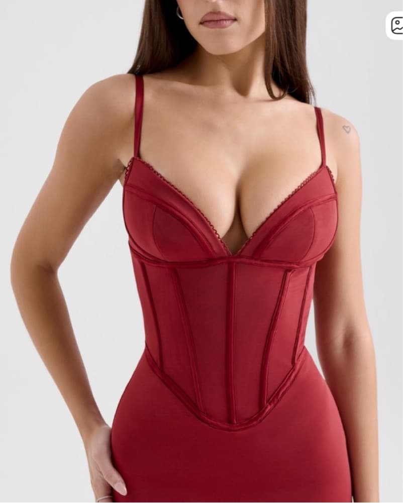 Sultry Scarlet Bodycon Dress - Image 2