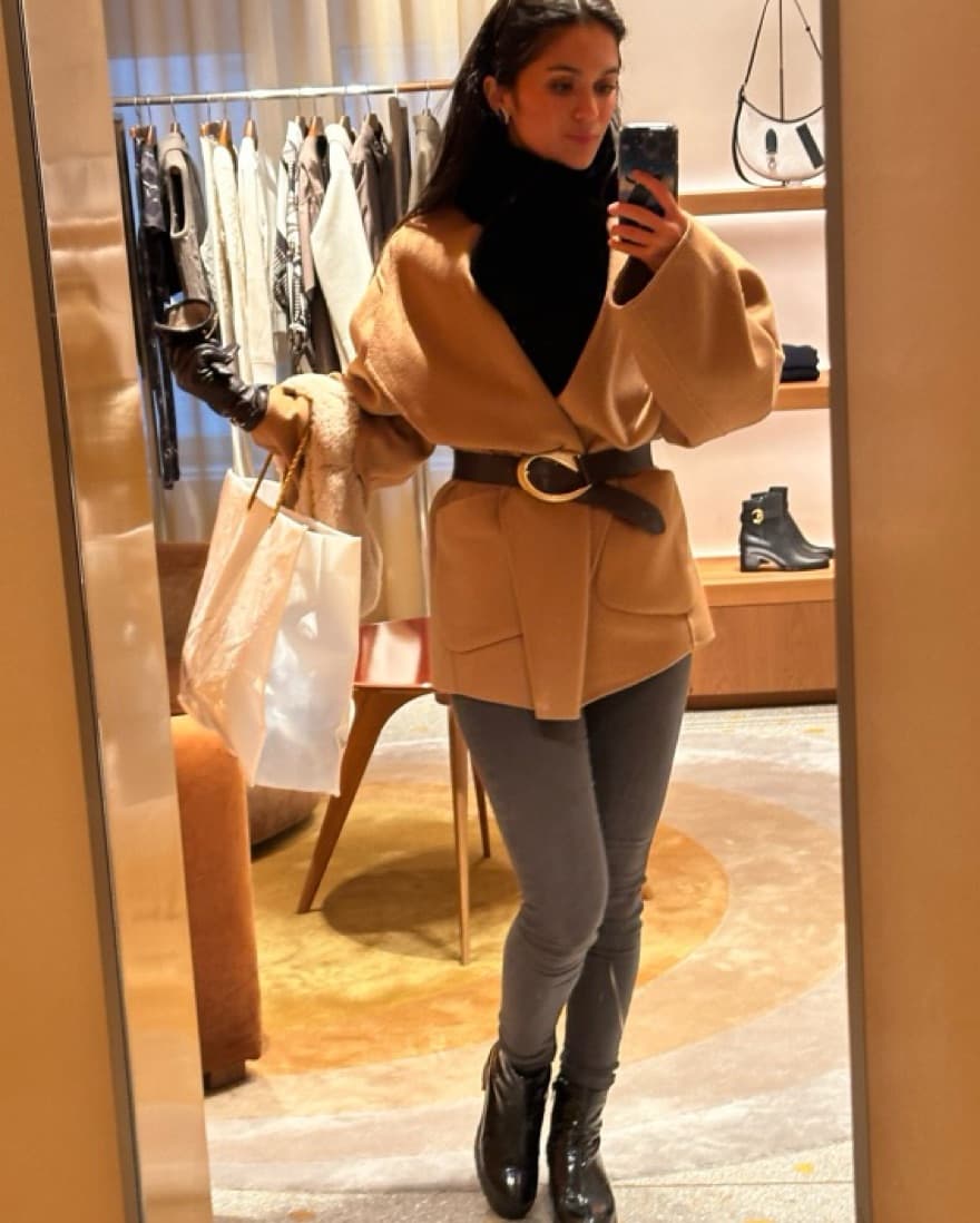 Chic Camel Coat with Statement Belt - Image 3