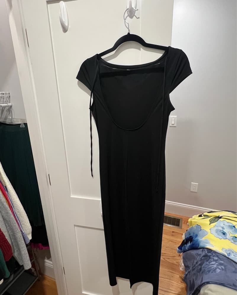 Black Midi Dress With Cap Sleeves - Image 3