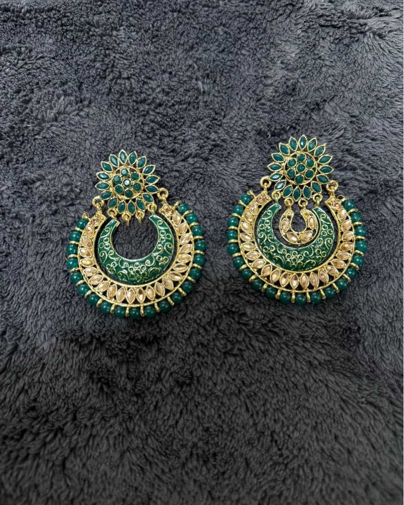 Stunning Emerald Green Kundan Earrings - Image 1
