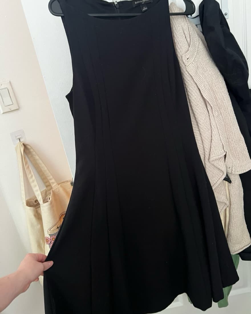 Banana Republic Black Lined Cocktail! - Image 4