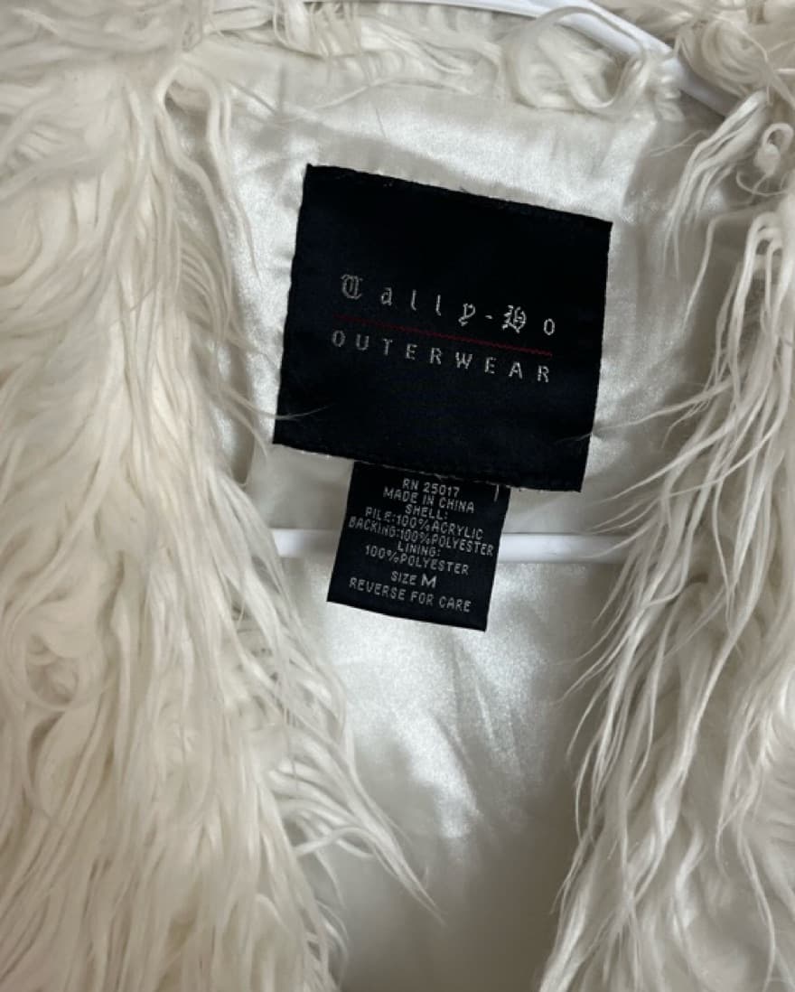 Vintage white fur coat  - Image 3