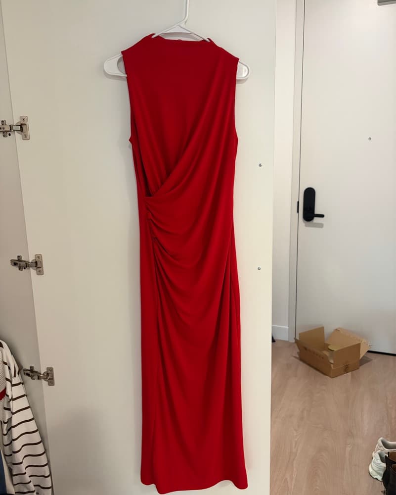 Chic Crimson Sleeveless Maxi Dress - Image 2