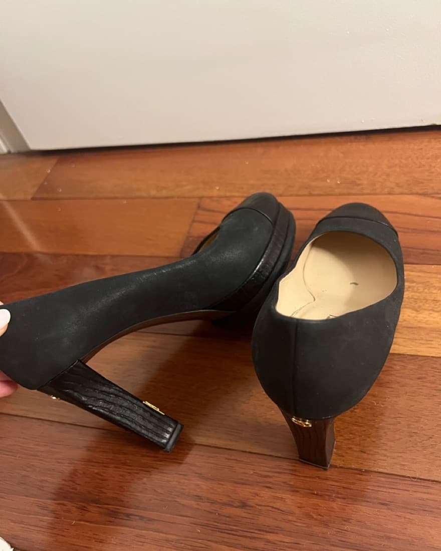 Chanel Pumps - Image 2