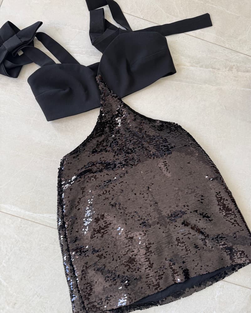 Glamorous Sequin Dress with Bow Accents - Image 3