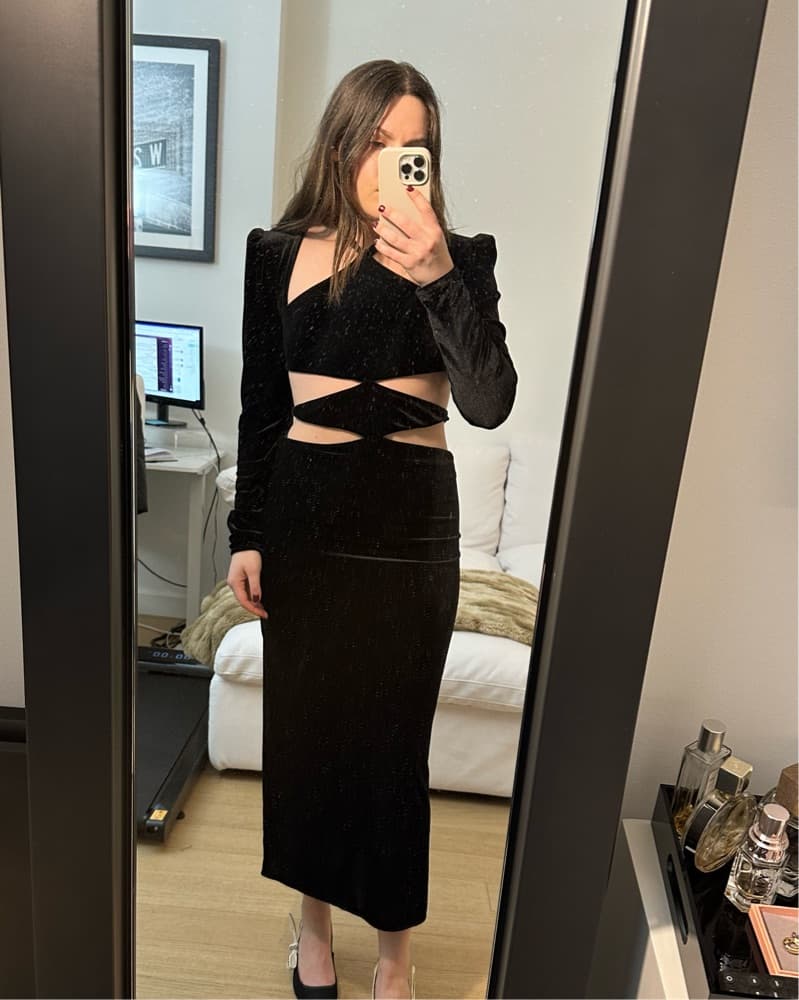 Striking Velvet Midi Dress - Image 2