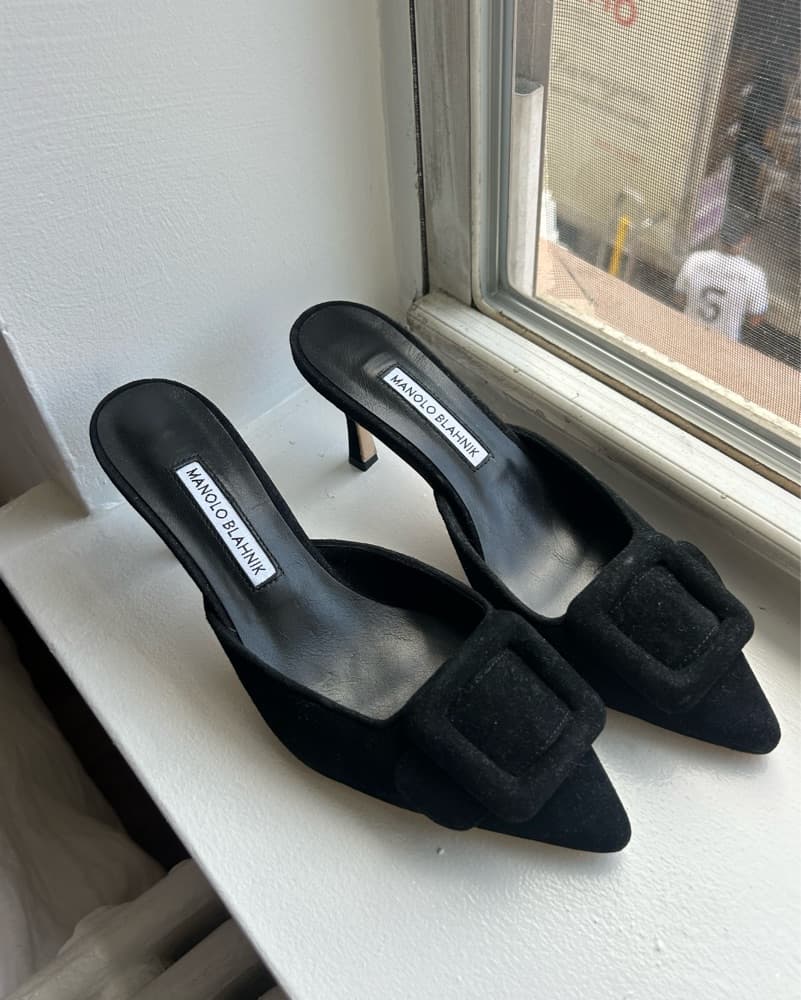 Brand New Manolo Blahnik Mayasale Heels - Image 4