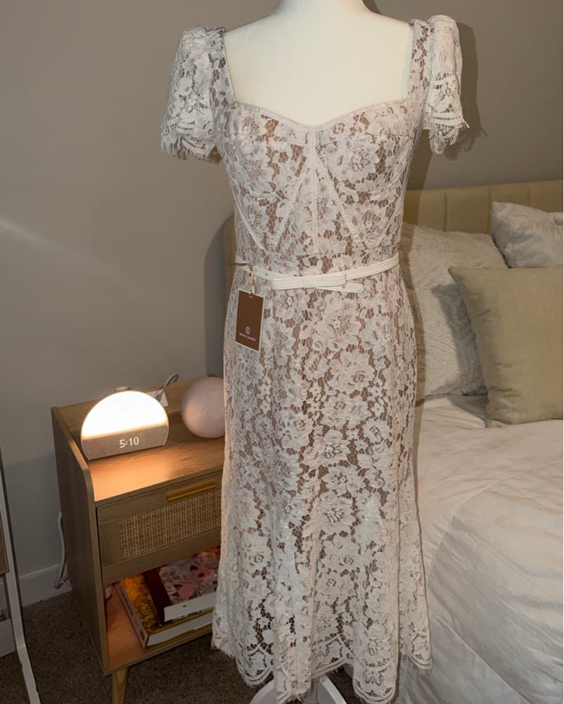 Sierra Darien Elegant Lace Midi Dress - Image 5