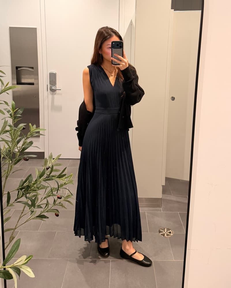 V Neck Pleated Chiffon Dress - Image 4