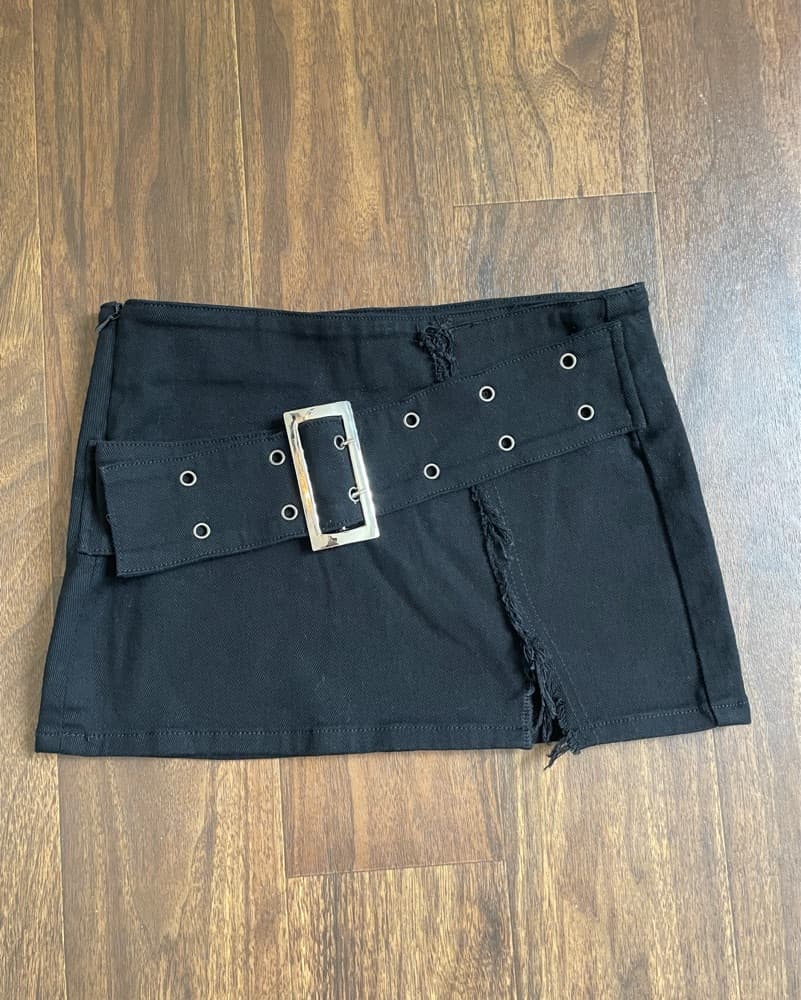 Superdown Black Grommet Mini Skirt - Image 2