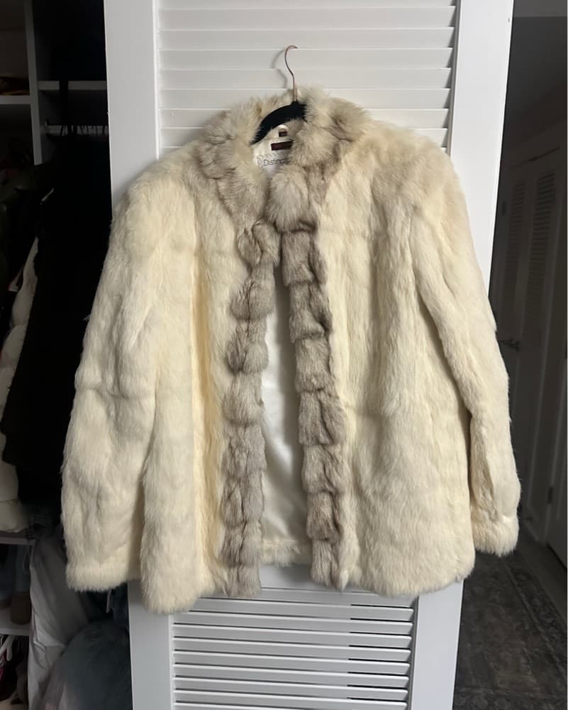 Luxurious Ivory Fox Fur Coat - Image 1