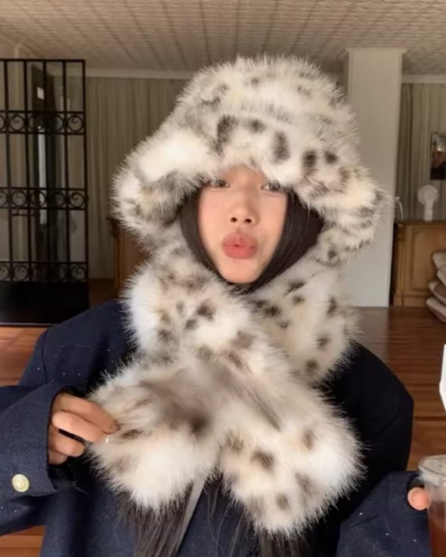 Snow Leopard Hat & scarf - Image 5