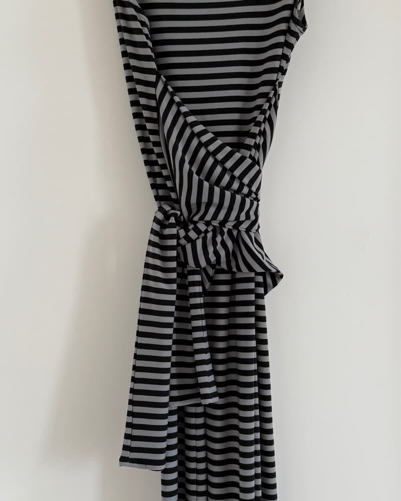 Normakamali Black & Grey Tie Midi Dress - Image 2