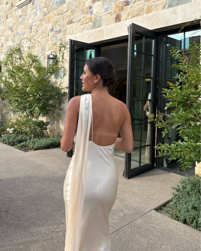 Elegant One-Shoulder Gown - Image 2