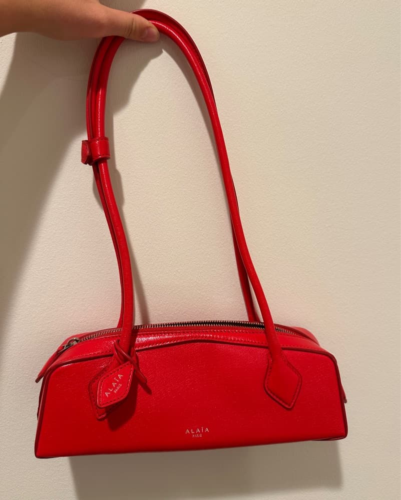 Red Alaia Le Teckel Shoulder Bag - Image 1