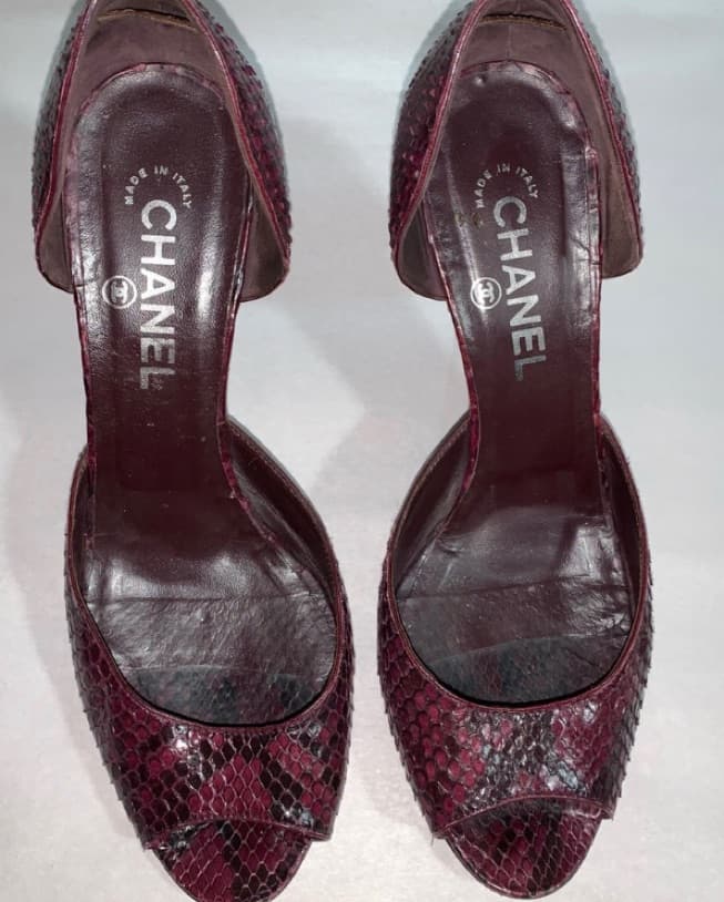 CHANEL size 40 burgundy PYTHON pumps - Image 4