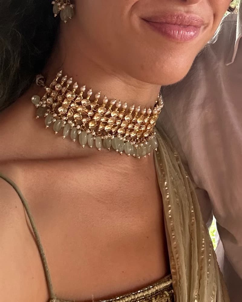 Indian Kundan Choker Set w/ Tikka - Image 2