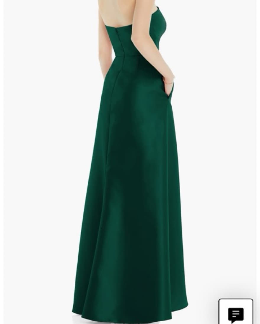 Elegant Emerald Green Formal Gown - Image 3