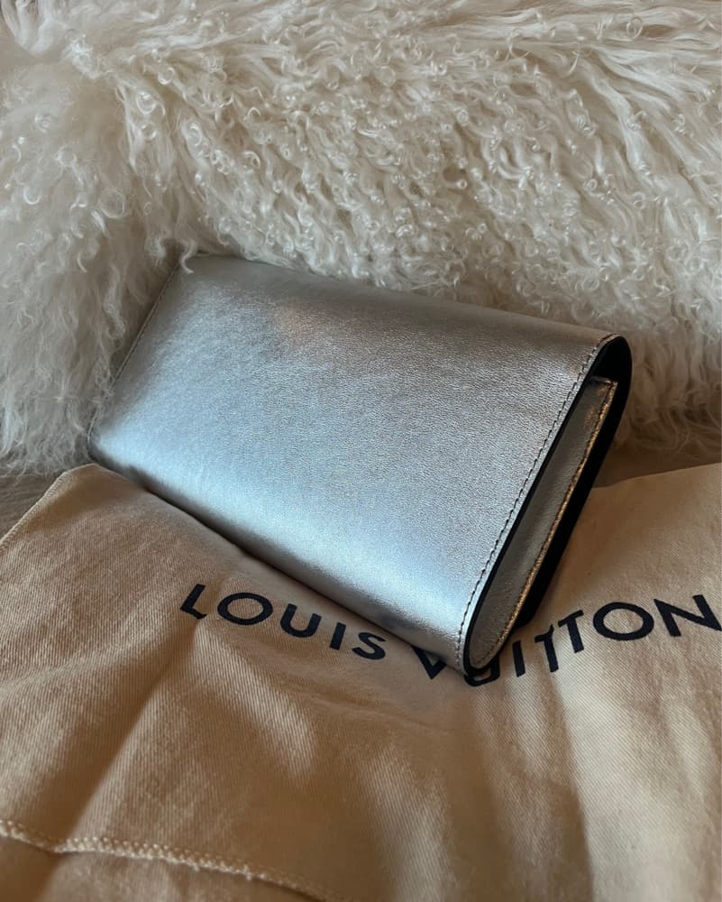 Louis Vuitton Louise Clutch  - Image 5
