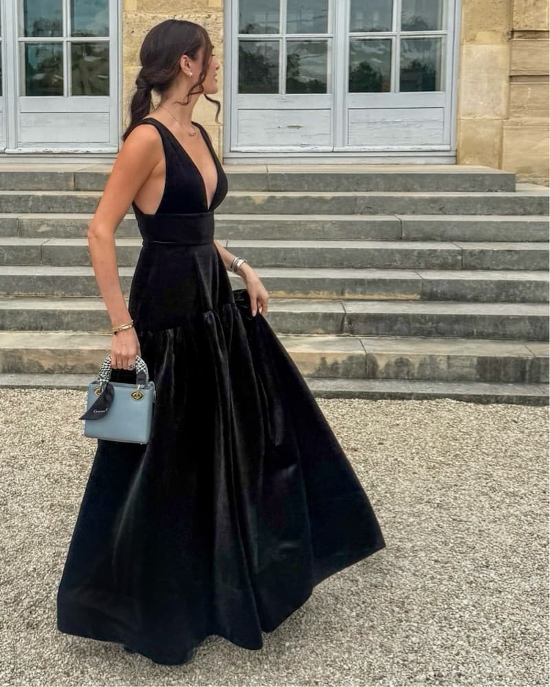 Alice & Olivia Elegant Black Velvet Gown - Image 1
