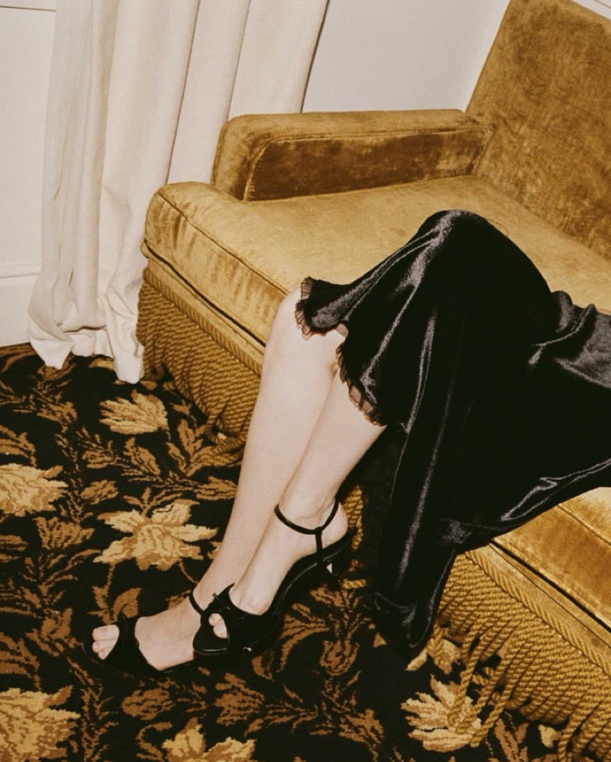DÔEN Arianna Peep-Toe Velvet Kitten Heel - Image 3