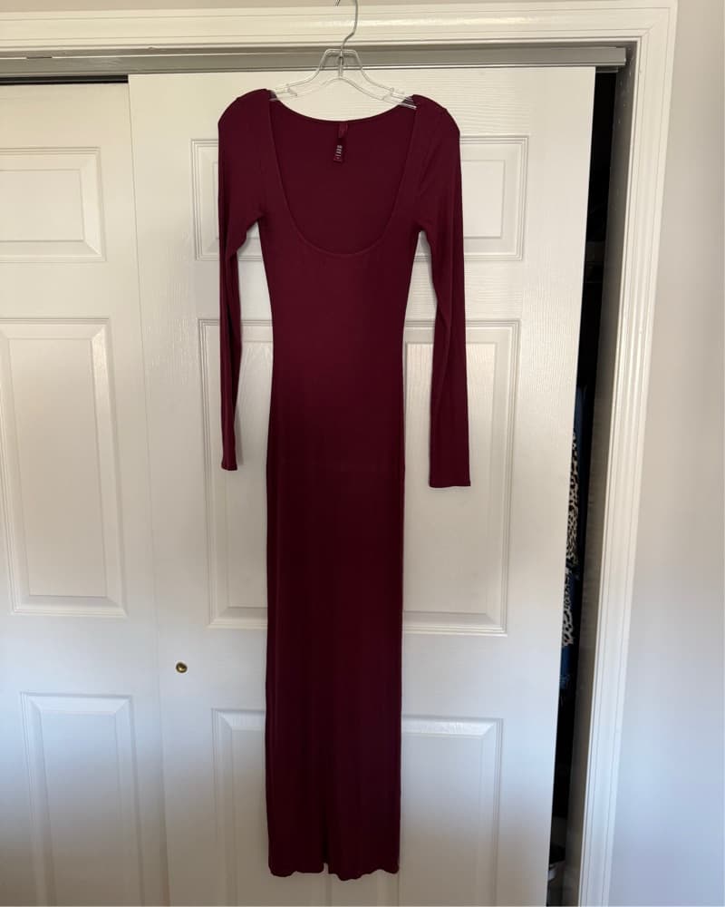 Elegant Burgundy Maxi Skims Dress - Image 2