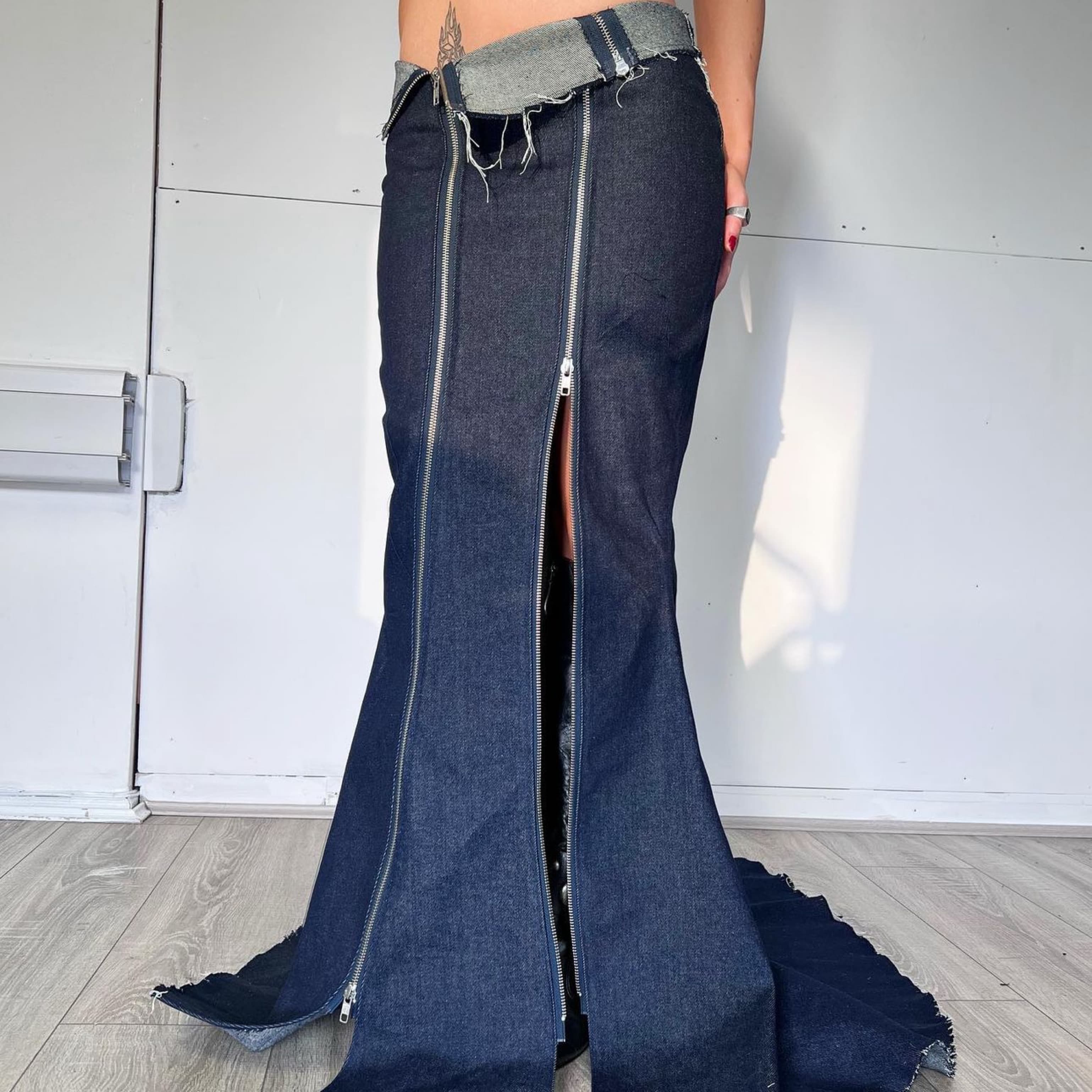 Tora Lily Denim Zip Up Mermaid Tail Skir - Image 2