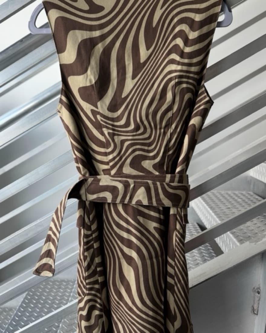 Graphic Belted Mini Dress - Image 2